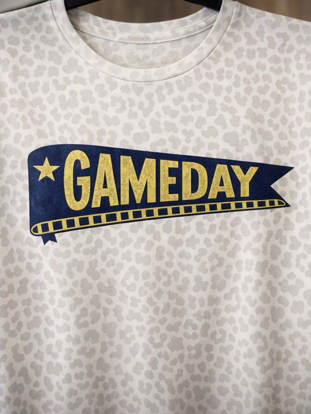GAMEDAY Leopard Print Tee – Warm Taupe Boutique Style Size XL NEW